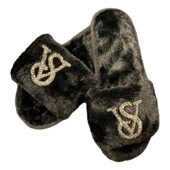 Juodos pūkuotos šlepetės