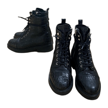 Pavement boots