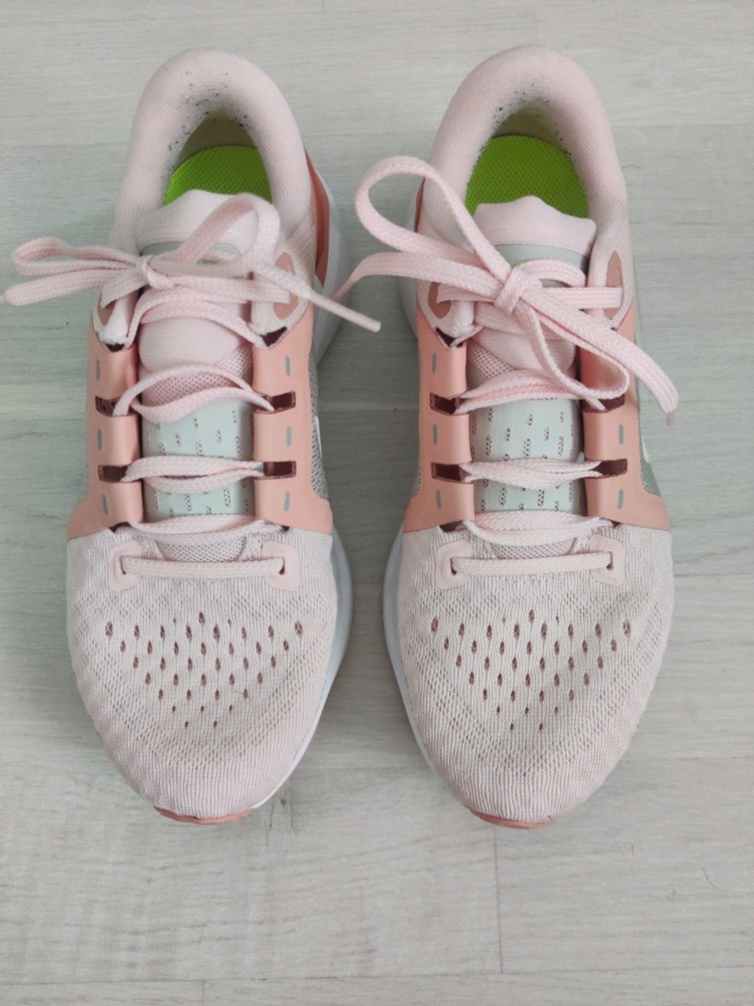 Nike sports shoes