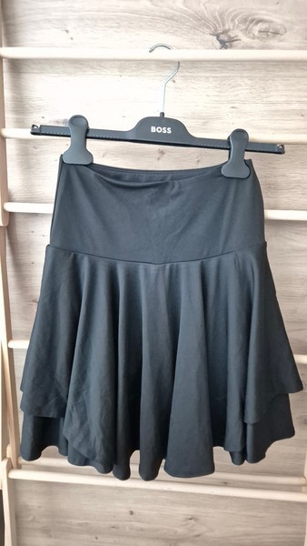 Musta Bara Sportswear -skortti