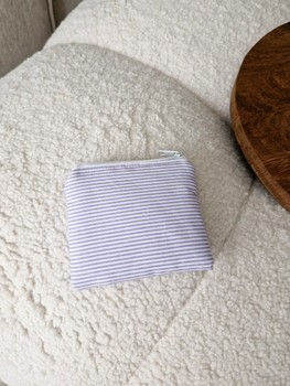 Raidallinen vetoketjullinen pussukka