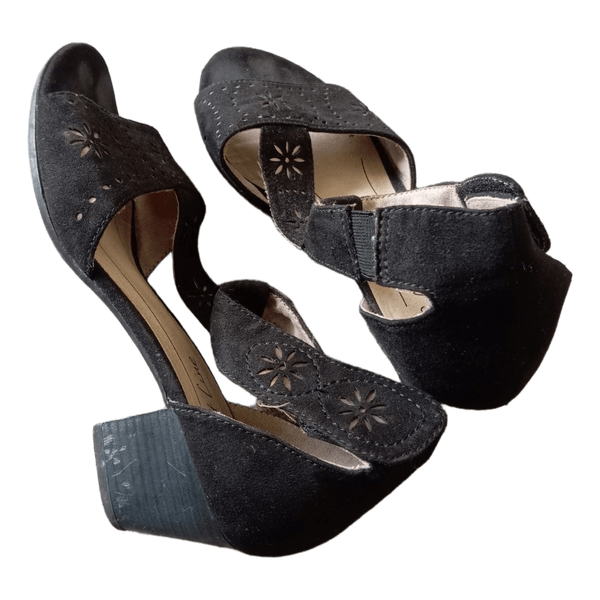 Black Soft Line sandals