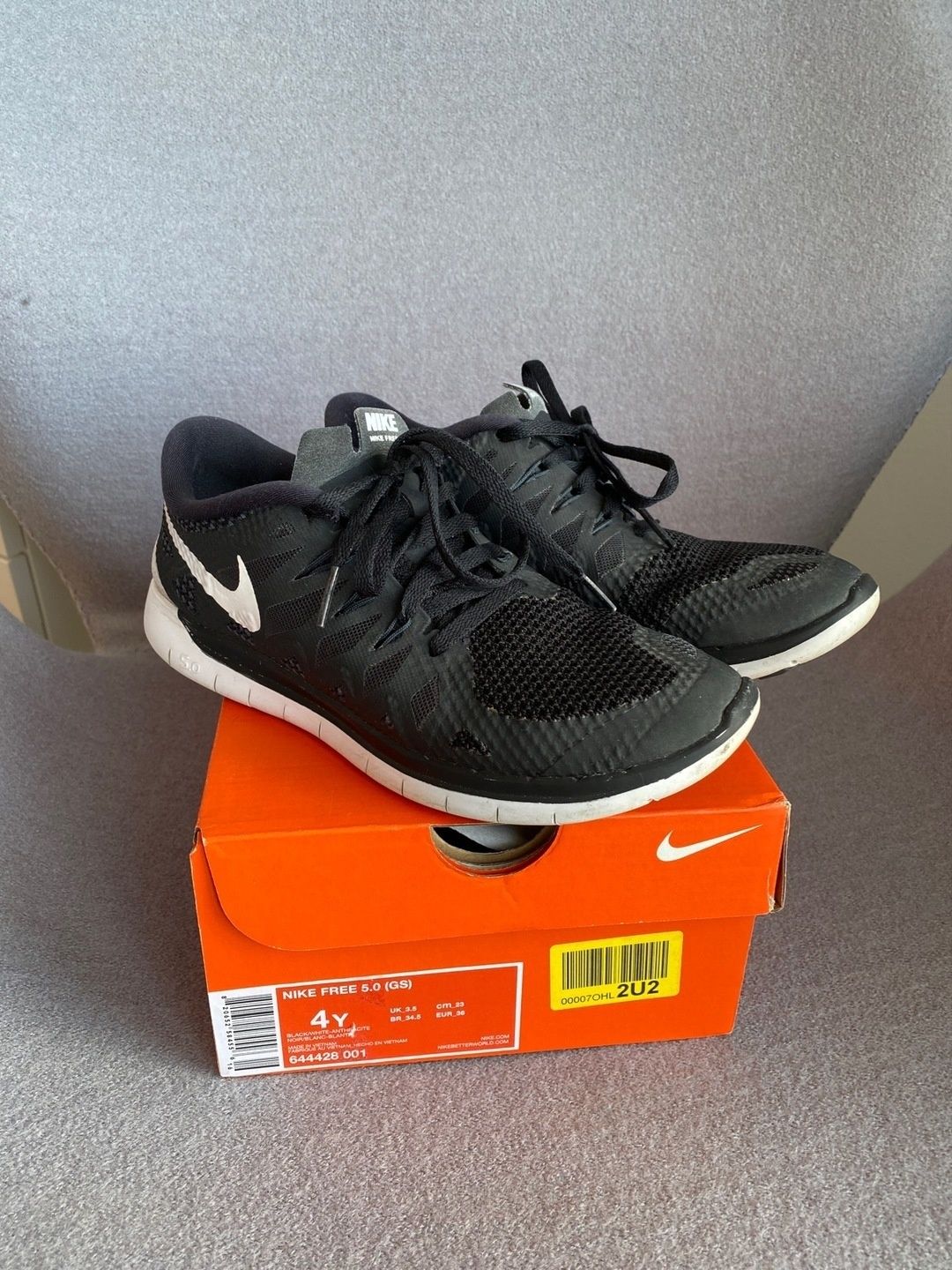 Nike sports shoes