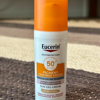 Sun Pigment Control Tinted Light SPF50+