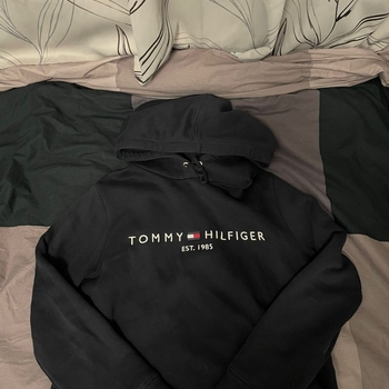 Tommy Hilfiger huppari
