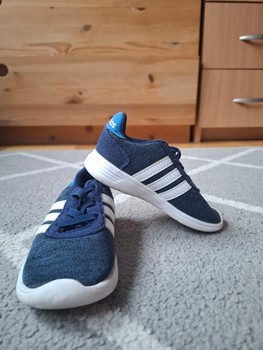 Sinised Adidas tennised