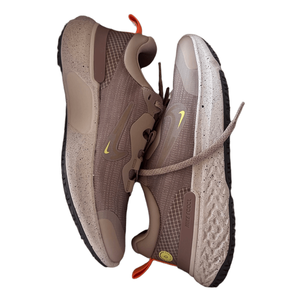 Running shoes