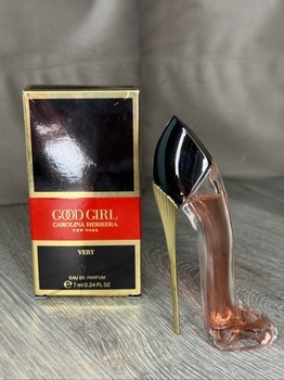 Very Good Girl perfume