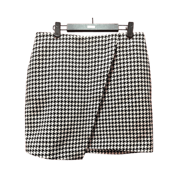 Melnbalti mini svārki