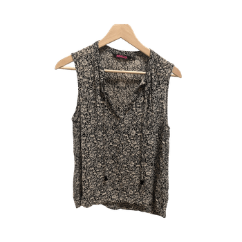 Musta valkoinen toppi