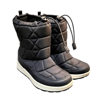 Black winter boots
