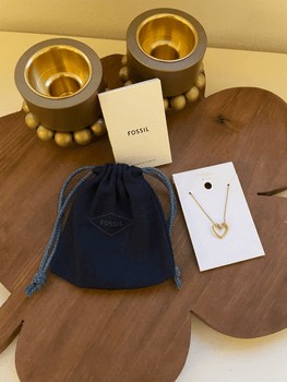 Uusi Fossil kultainen sydänkaulakoru