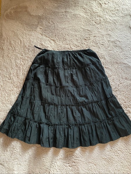 Black tiered midi skirt