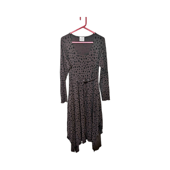 ruskea pilkullinen mekko