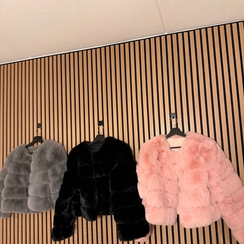 Faux fur cropped jacket