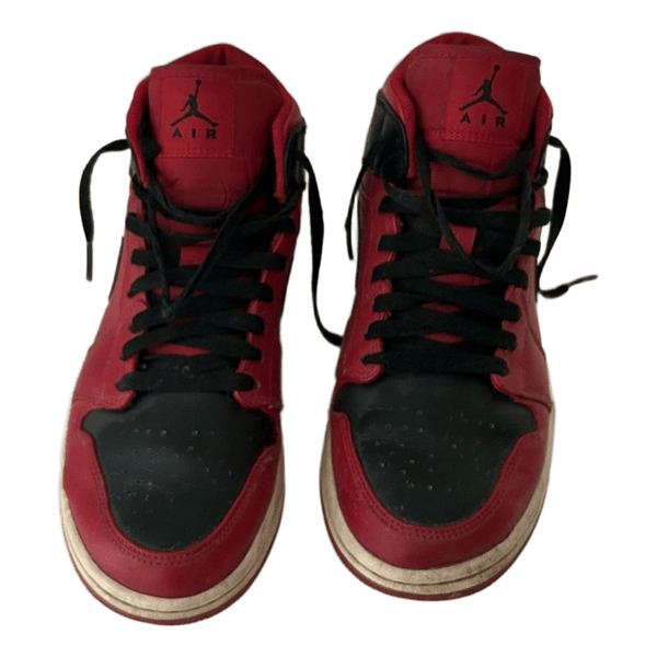 Red black jordan 1’s