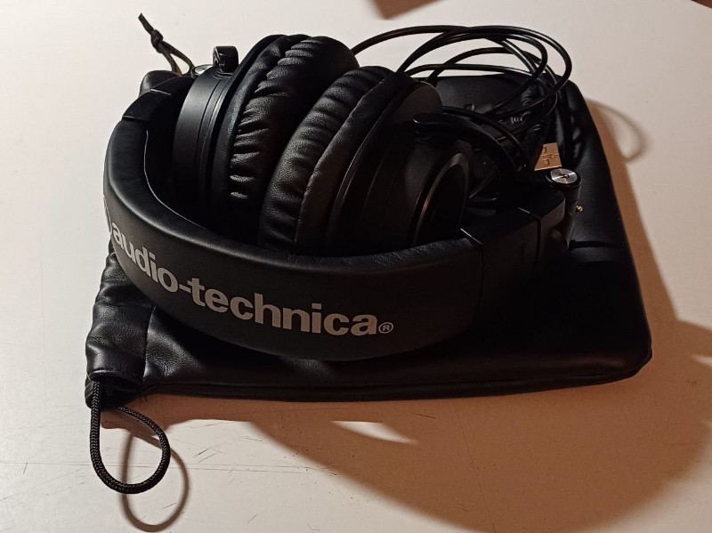 Audio-Technica ATH-M50XBT Bluetooth headphones
