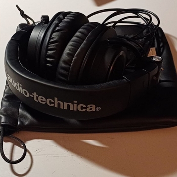 Audio-Technica ATH-M50XBT Bluetooth headphones