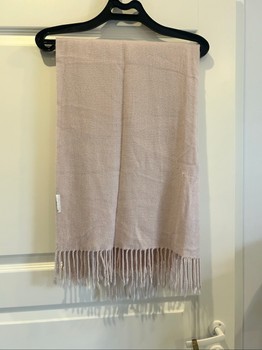 Beige hapsullinen huivi