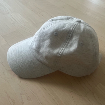 Beige lippalakki