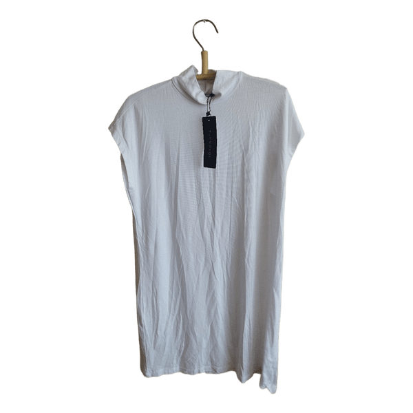 White sleeveless top. T-särk kleit