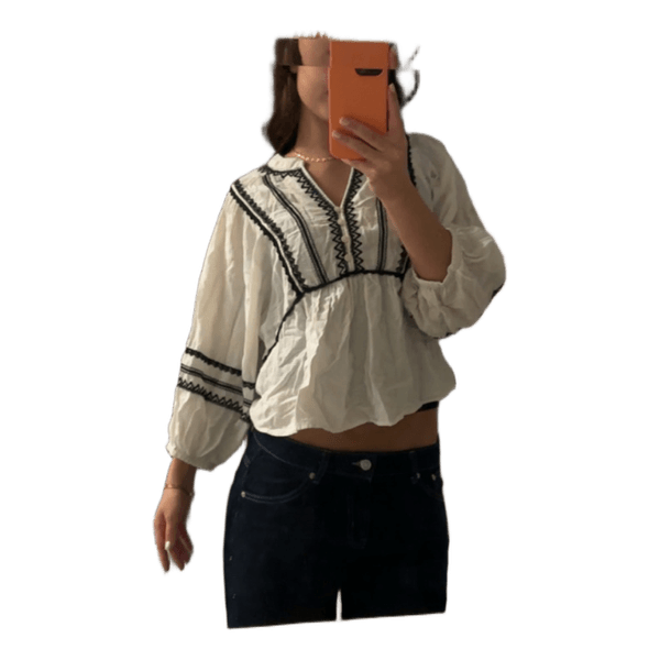 Hvid bluse med broderi