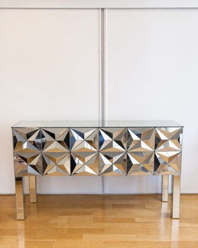 Peilipintainen Sivupöytä Ovh yli 1000e