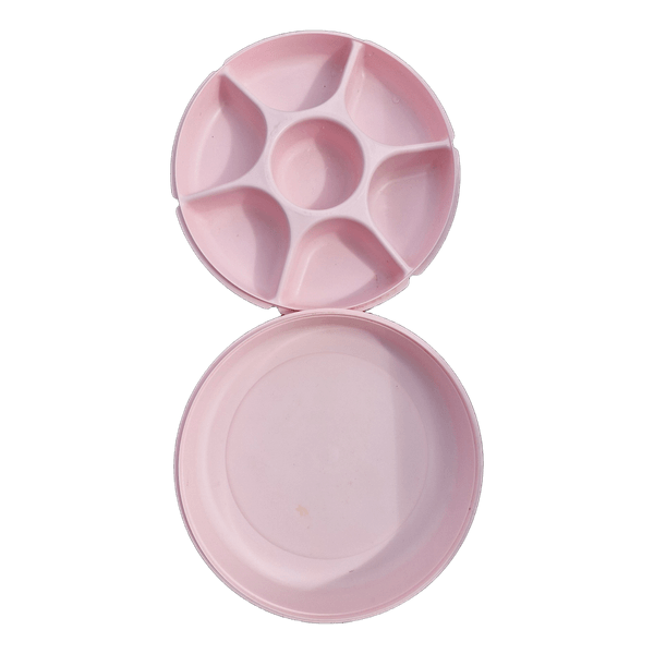 Roosa plastmassist vaagen