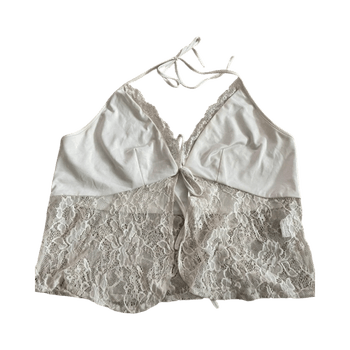 Valkoinen pitsitoppi