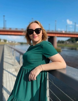 Tamsiai žalia OneDress suknelė