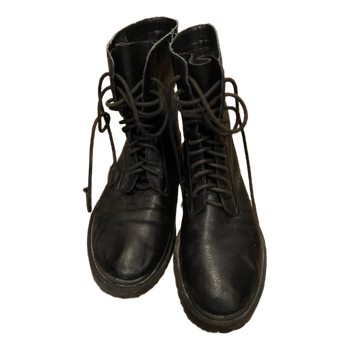 Mustat nauhalliset nilkkurit