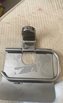 Teräksinen vessapaperiteline