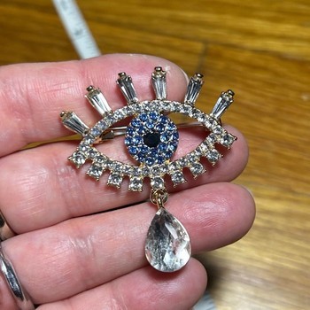 Eye brooch with crystals