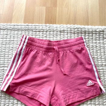 Adidas shortsit