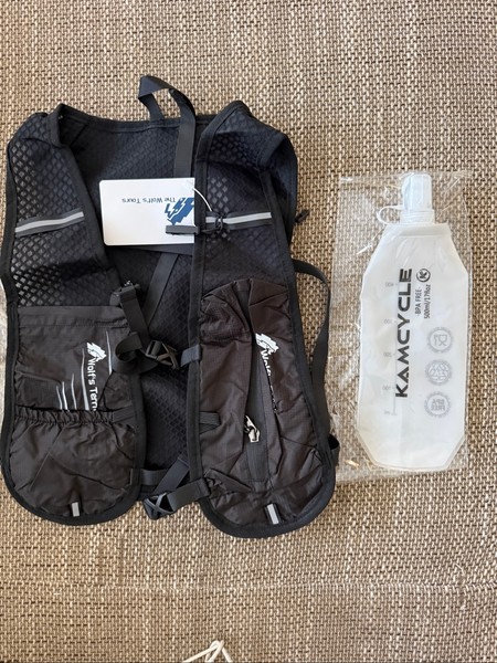 Black hydration running vest
