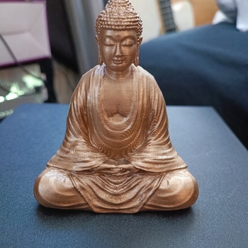 Kultainen buddha patsas