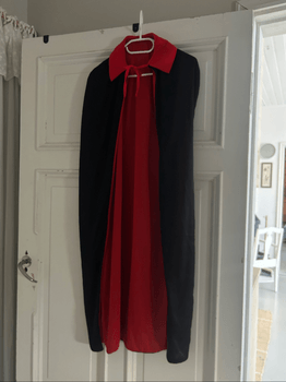 Black red cape , lenght 112 cm.