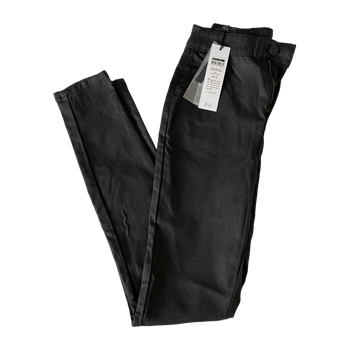 Noisay may jeans