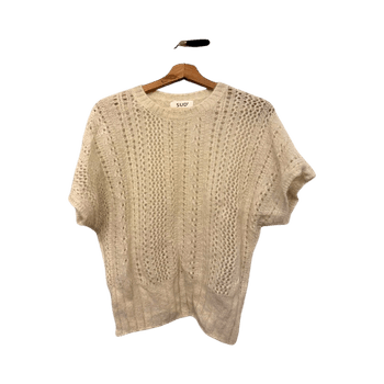 Valkoinen lyhythihainen neule