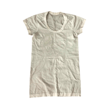 Valkoinen lululemon t-paita