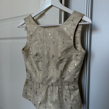 Kultainen peplum-paita