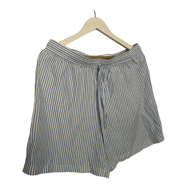 Raidalliset shortsit