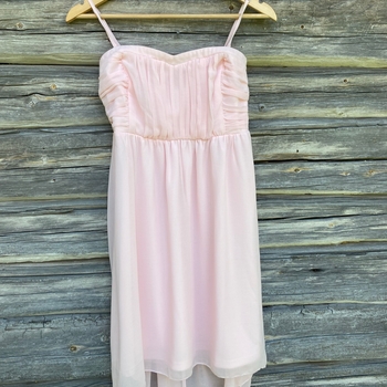 Vaaleanpunainen mekko