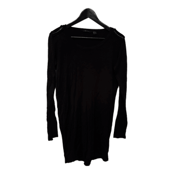 Musta pitkähihainen paita