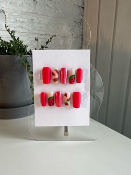 Press on nails