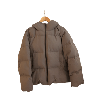 Beige untuvatakki