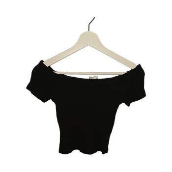 Musta lyhythihainen paita