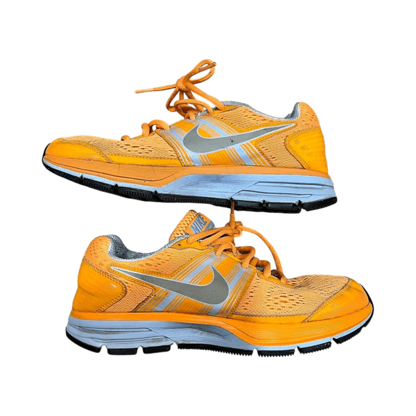 Oranži Nike sporta apavi