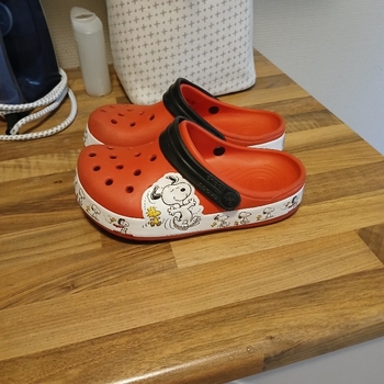 Lasten punaiset crocs sandaalit
