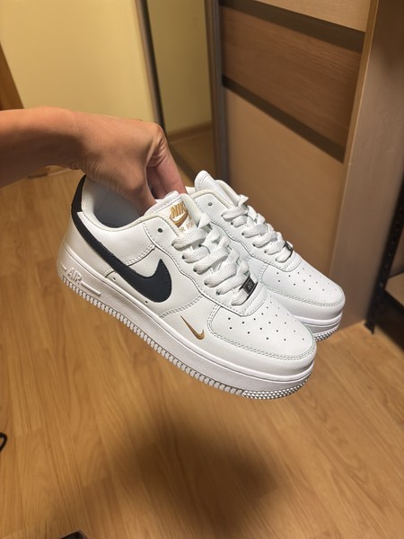 Nike white black sneakers